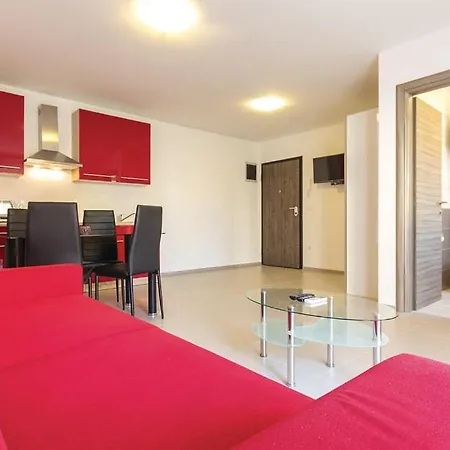 Sun Apartment *